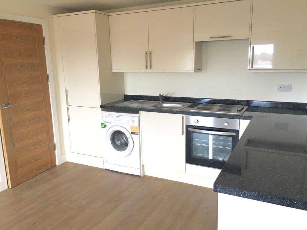 1 bed flat to rent in High Street North, Dunstable LU6, £940 pcm