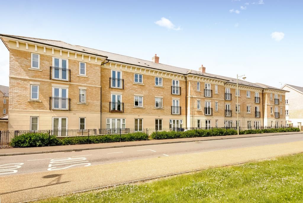 2 bed flat to rent in Carterton, Oxfordshire OX18, £1,000 pcm