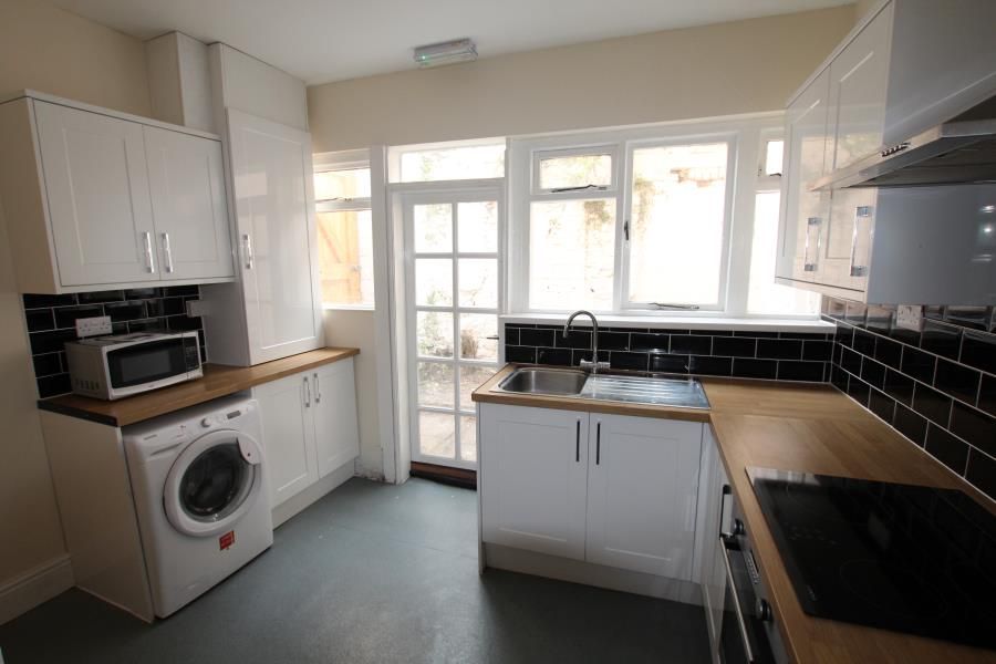 5 bed terraced house to rent in St. Michaels Hill, Bristol BS2, £3,625 pcm