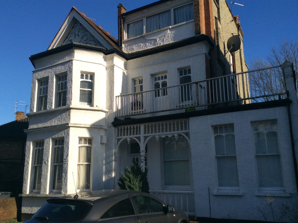 1 bed flat to rent in 252 Ballards Lane, Finchley N12, £1,352 pcm