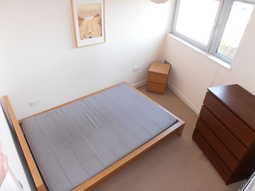 2 bed flat to rent in Altolusso, Cardiff CF10, £1,200 pcm