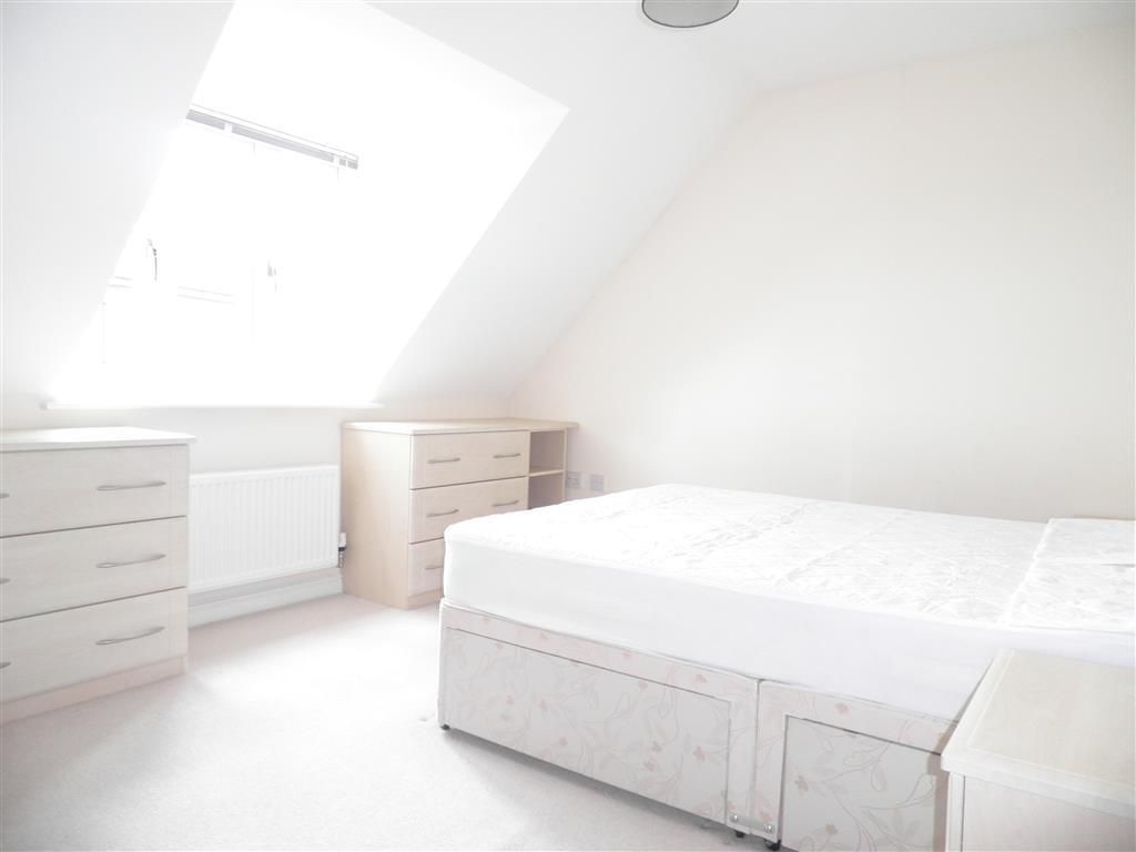 2 bed flat to rent in St. Peters Way, Bishopton, Stratford-Upon-Avon CV37, £900 pcm