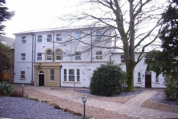 3 bed flat to rent in Burton Road, Littleover, Derby DE23, £1,325 pcm