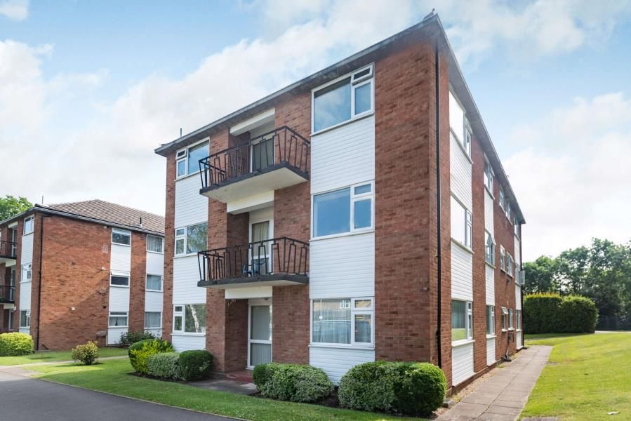 2 bed flat to rent in Sandy Lodge Court, Sandy Lodge Way, Northwood HA6, £1,650 pcm