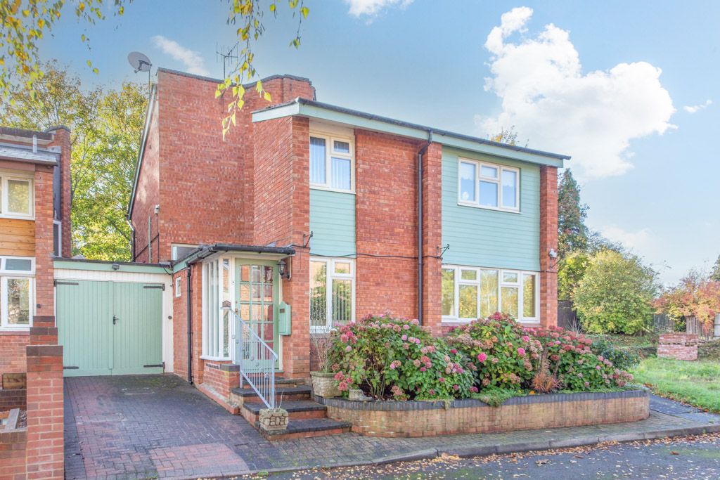 4 bed detached house for sale in Berrington Gardens, Tenbury Wells WR15, £425,000