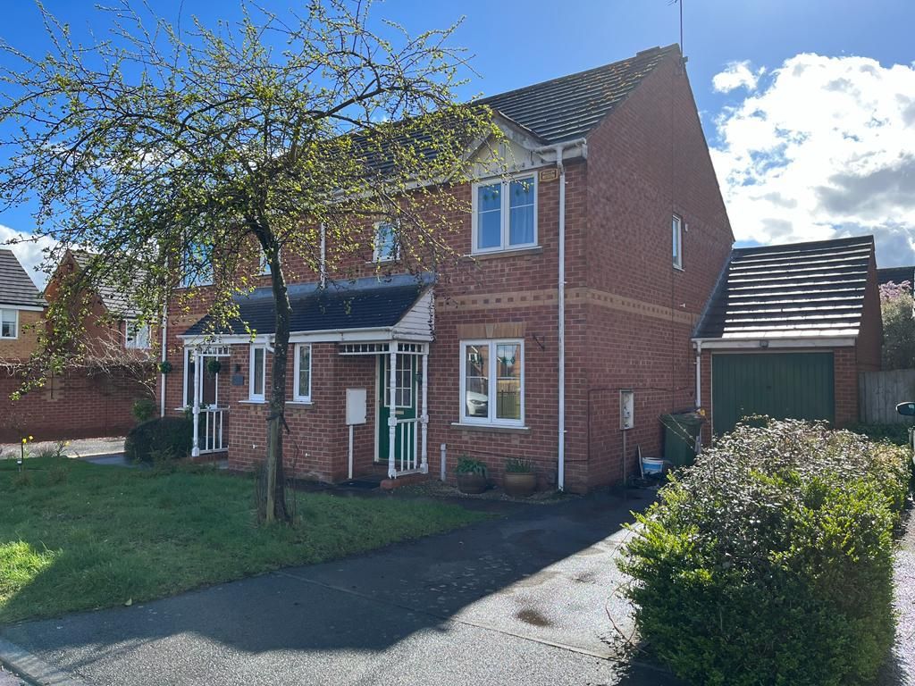 3 bed semi-detached house to rent in Royce Close, Thorpe Astley LE3, £975 pcm