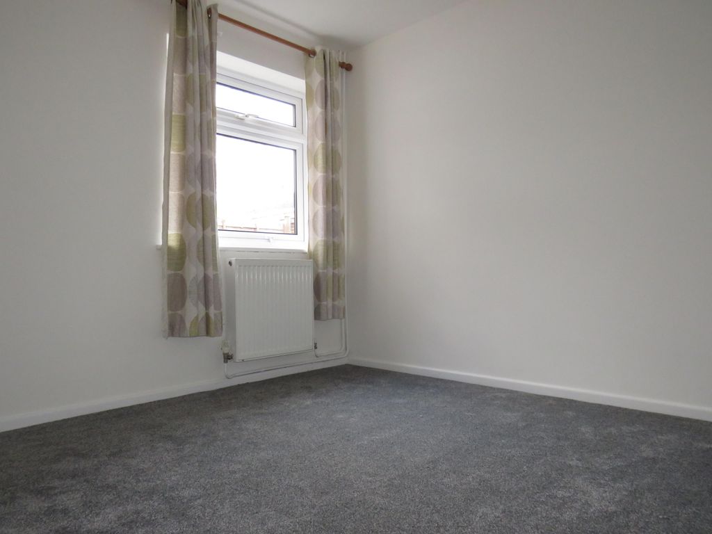 2 bed property to rent in Buckden Close, Warwick CV34, £850 pcm