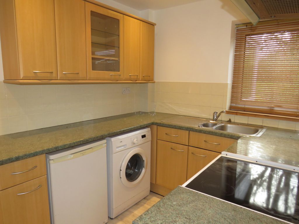 2 bed property to rent in Buckden Close, Warwick CV34, £850 pcm