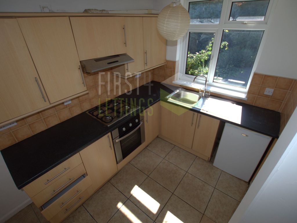 5 bed semi-detached house to rent in Stanfell Road, Clarendon Park LE2, £316 pcm