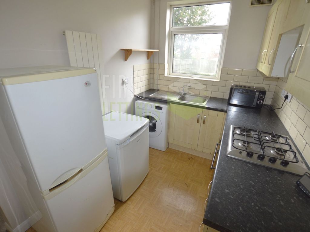 4 bed semi-detached house to rent in Heather Road, Clarendon Park LE2, £316 pcm