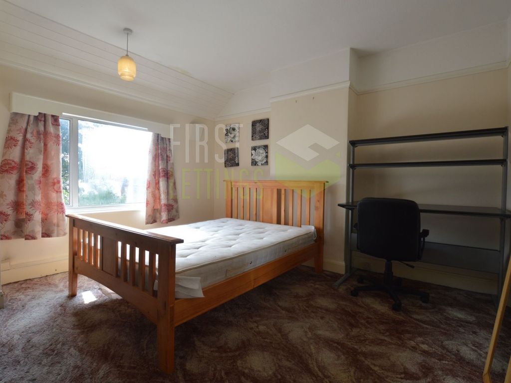 3 bed semi-detached house to rent in Victoria Park Road, Clarendon Park LE2, £477 pcm