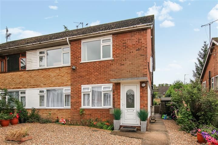 2 bed maisonette to rent in Mortimer Hill, Tring HP23, £1,200 pcm