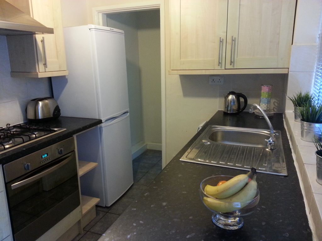 2 bed flat to rent in Arundel Street, Nottingham NG7, £953 pcm