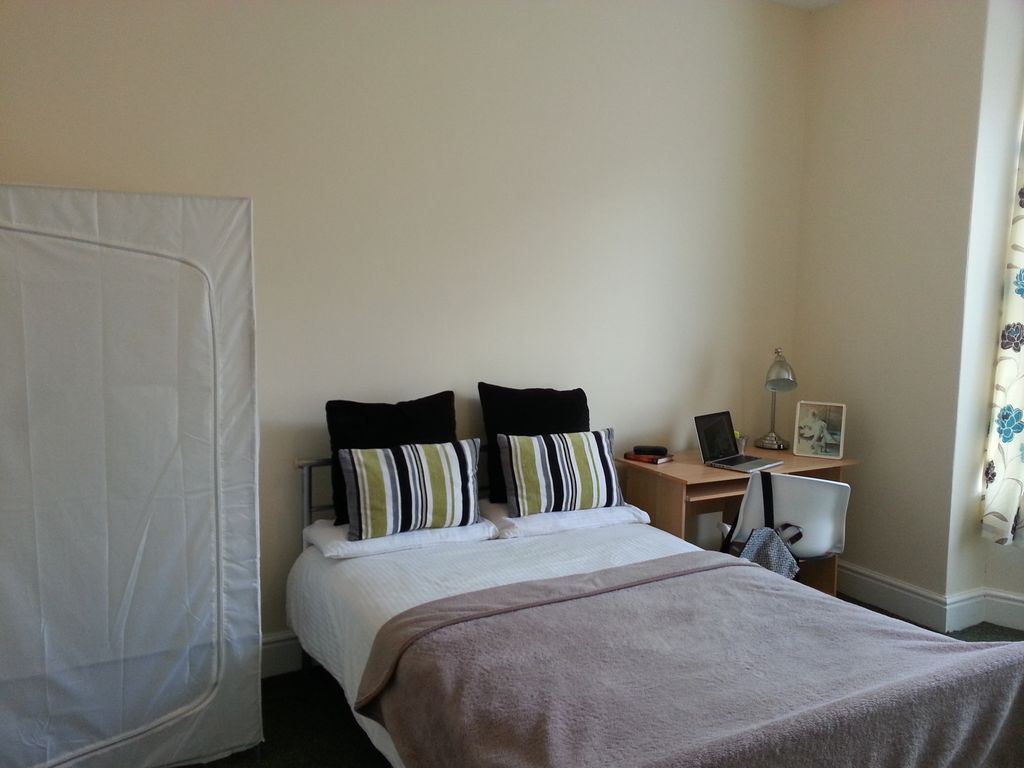 2 bed flat to rent in Arundel Street, Nottingham NG7, £953 pcm