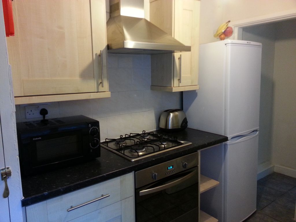 2 bed flat to rent in Arundel Street, Nottingham NG7, £953 pcm