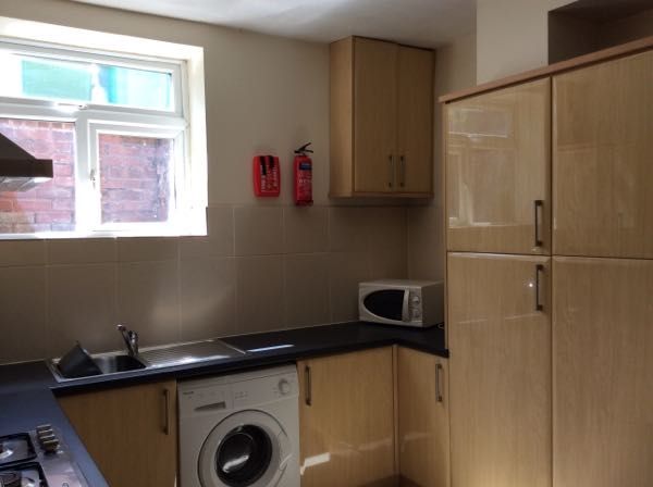 2 bed flat to rent in Ilkeston Road, Lenton, Nottingham NG7, £1,023 pcm