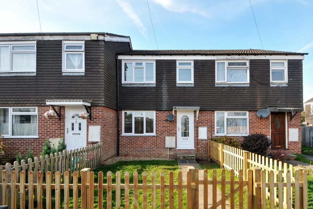 3 bed terraced house to rent in Newbury, Berkshire RG14, £1,425 pcm