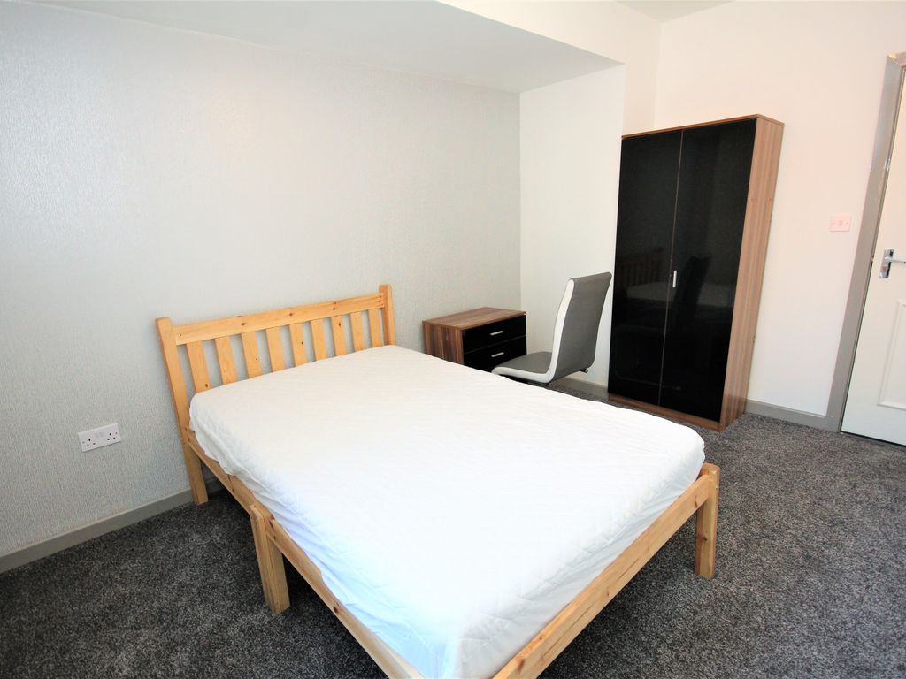 5 bed flat to rent in Adelphi Street, Preston, Lancashire PR1, £2,072 pcm