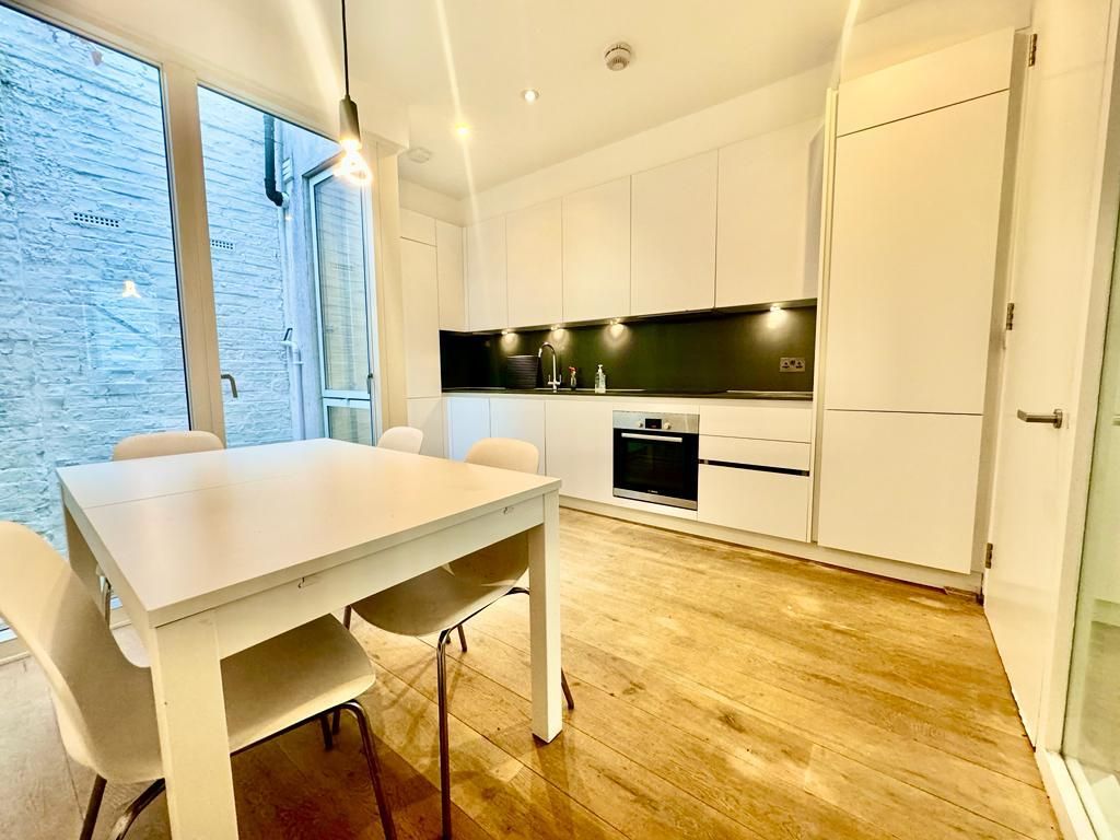 3 bed terraced house to rent in Blackstock Mews, Highbury N4, £3,600 pcm