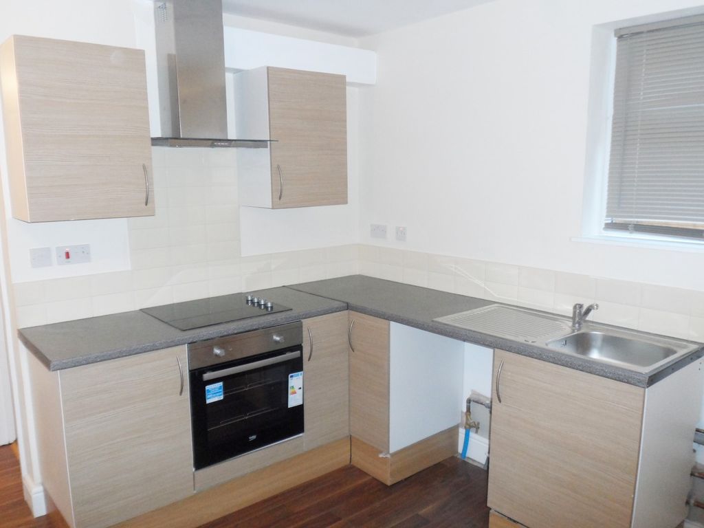 1 bed flat to rent in Lower Road, Sutton SM1, £1,100 pcm