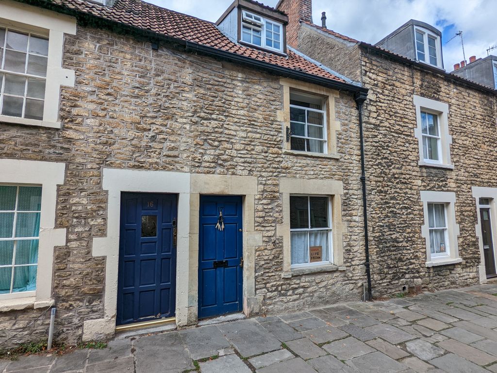 2 bed property to rent in Sheppards Barton, Frome BA11, £1,250 pcm