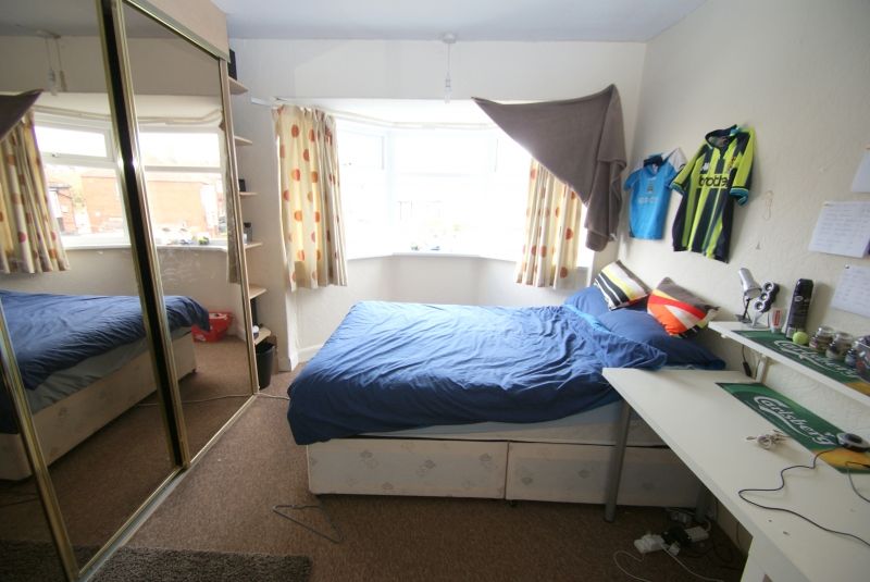 4 bed semi-detached house to rent in Eden Drive, Headingley, Leeds LS4, £420 pppm