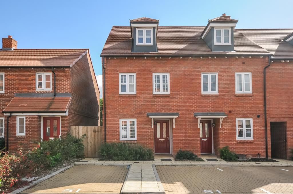 3 bed end terrace house to rent in High Wycombe, Buckinghamshire HP13, £1,750 pcm