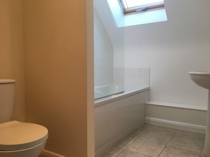 2 bed flat to rent in Howard Court, Stanton Road, Burton On Trent DE15, £725 pcm