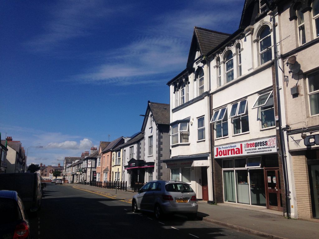 Retail premises to let in Kinmel Street, Rhyl LL18, £7,200 pa