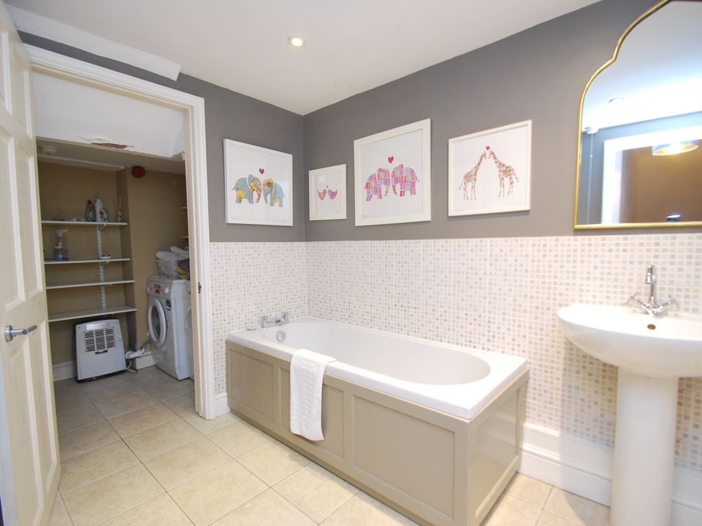 2 bed maisonette to rent in Montpelier, Bath BA1, £1,800 pcm