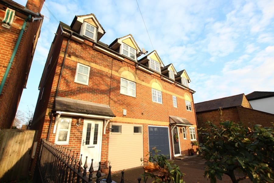 2 bed town house to rent in Church Road, Addlestone KT15, £1,750 pcm