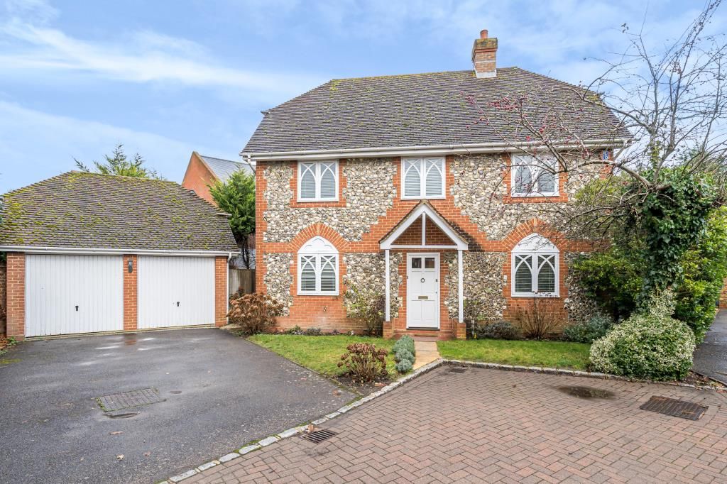 3 bed detached house to rent in Ascot, Berkshire SL5, £3,300 pcm