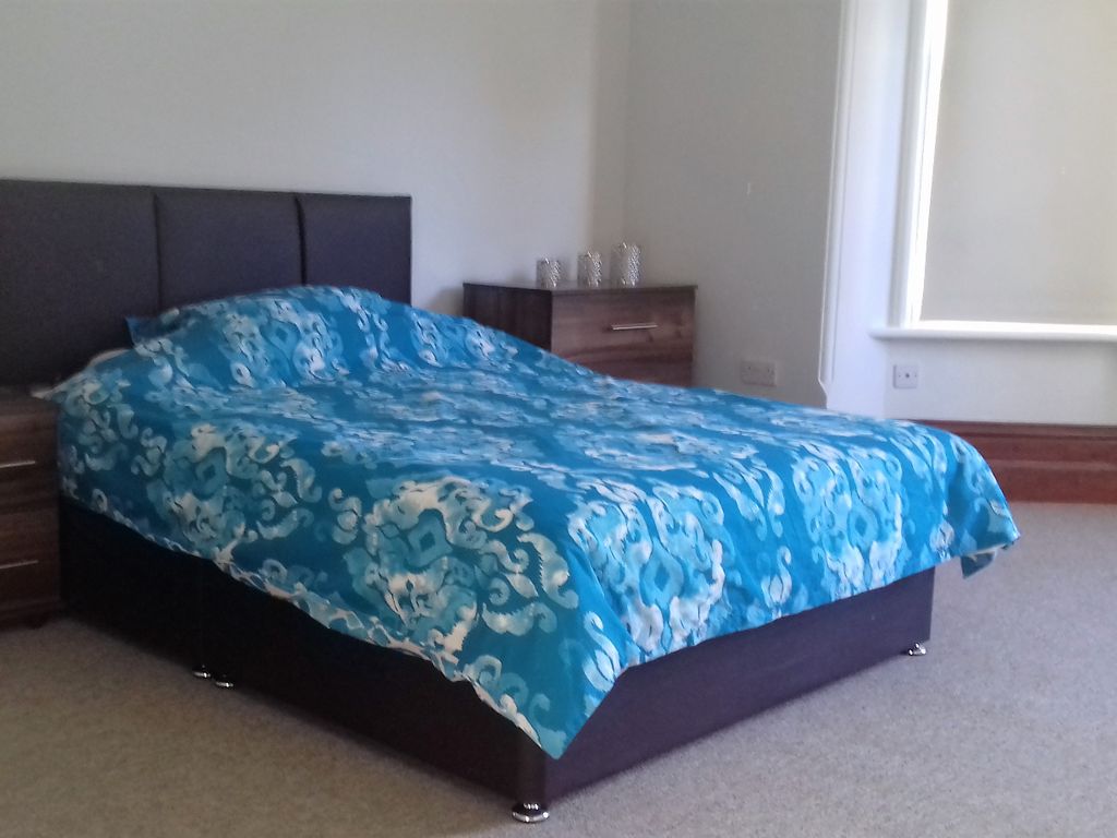 8 bed shared accommodation to rent in Gaywood Road, King
