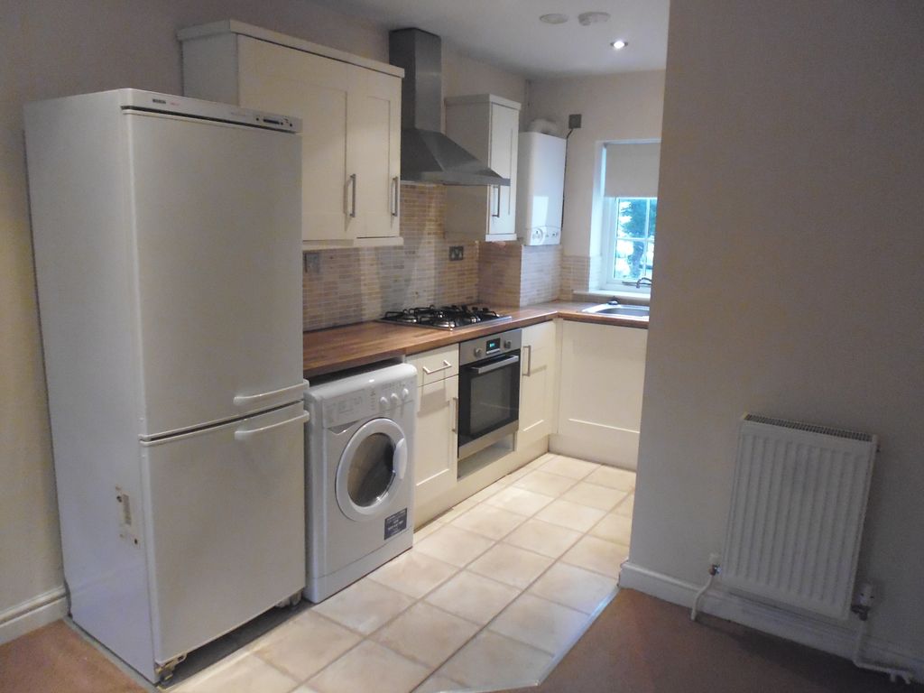 2 bed flat to rent in Park Street, Shifnal TF11, £700 pcm