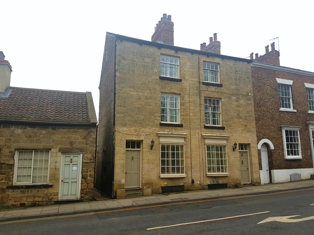 3 bed town house to rent in High Street, Knaresborough HG5, £1,295 pcm