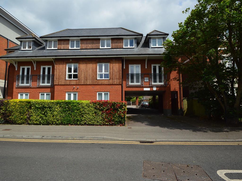 1 bed flat to rent in Bridge Court, Bridge Avenue, Maidenhead SL6, £1,250 pcm