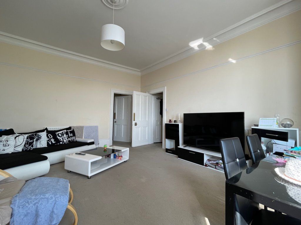 3 bed flat to rent in St. Aubyns Gardens, Hove BN3, £2,080 pcm