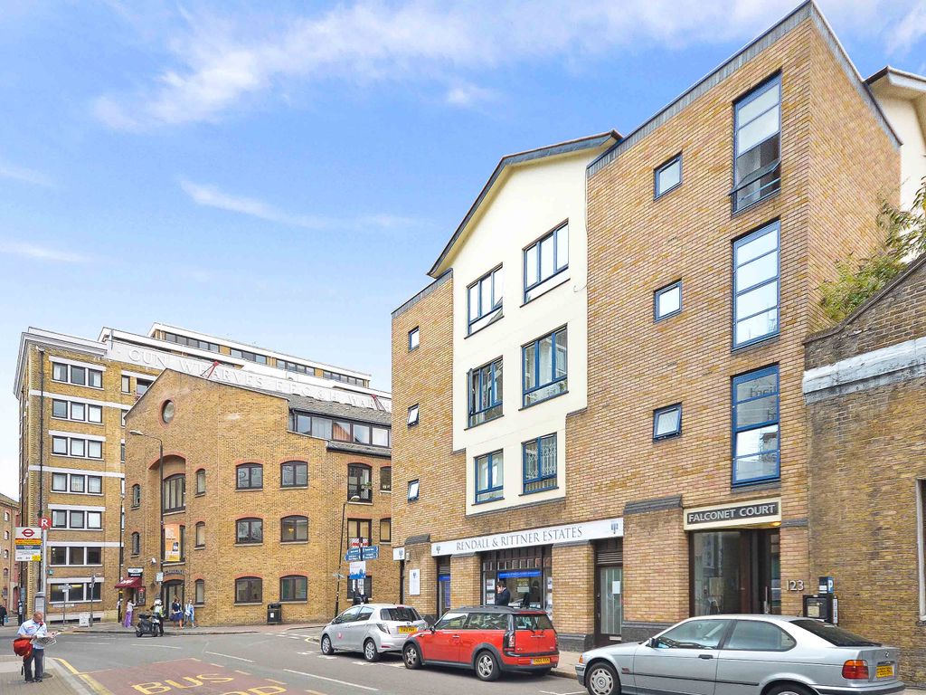 2 bed flat for sale in Falconet Court, 123 Wapping High Street, London E1W, £725,000