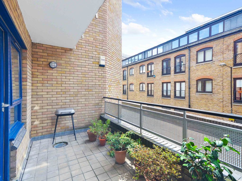 2 bed flat for sale in Falconet Court, 123 Wapping High Street, London E1W, £725,000