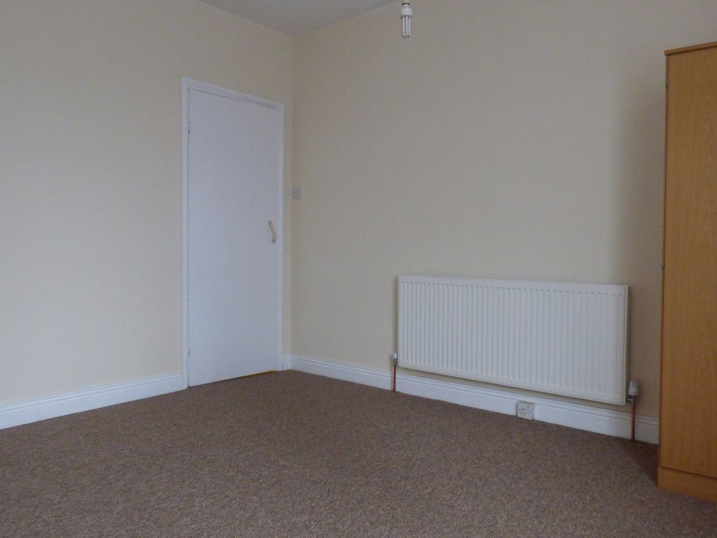 2 bed terraced house to rent in Cambridge Street, West Bromwich, West Midlands B70, £895 pcm