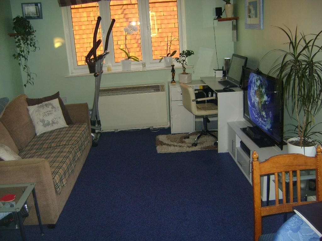 1 bed flat to rent in Headley Road, Grayshott GU26, £800 pcm