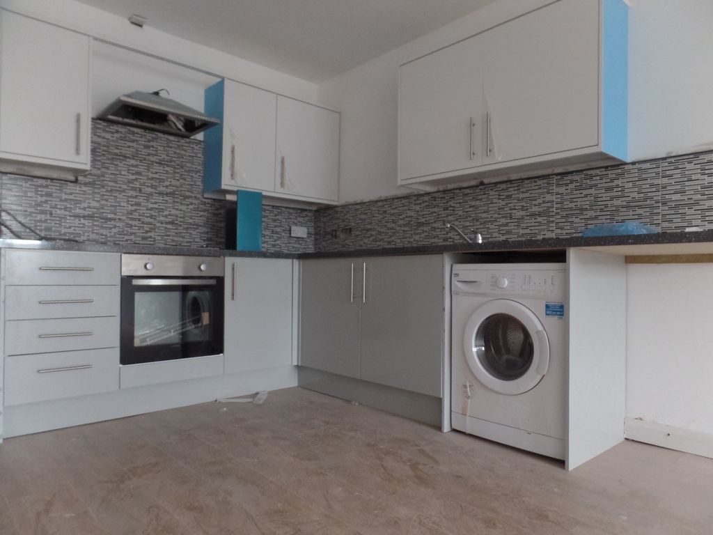 1 bed flat to rent in High Street, West Drayton UB7, £1,350 pcm
