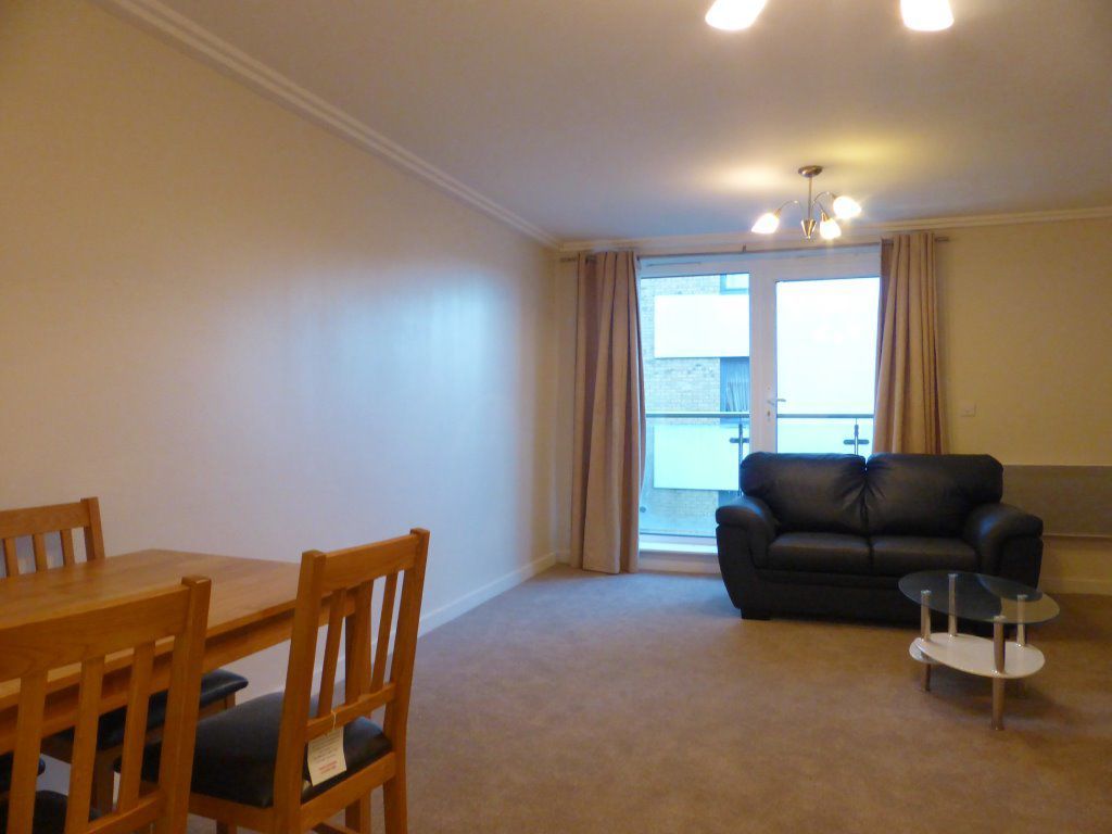 3 bed flat to rent in Kingscote Way, Brighton BN1, £2,700 pcm