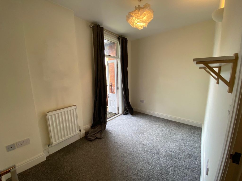 2 bed flat to rent in Ninian Road, Roath, Cardiff CF23, £1,000 pcm