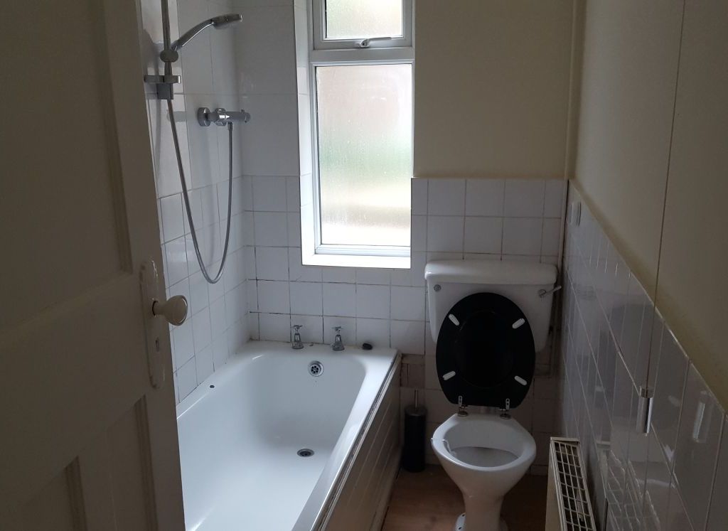 2 bed flat to rent in Cardrew Close, Barnet N12, £1,450 pcm