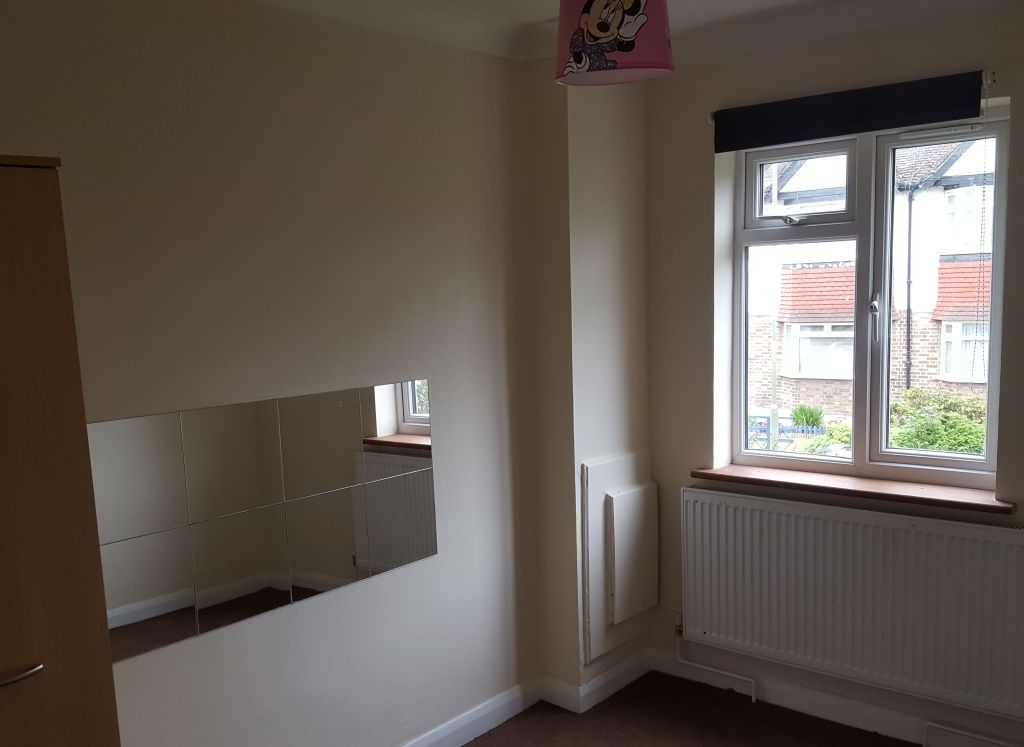 2 bed flat to rent in Cardrew Close, Barnet N12, £1,450 pcm
