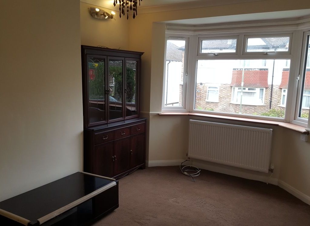 2 bed flat to rent in Cardrew Close, Barnet N12, £1,450 pcm