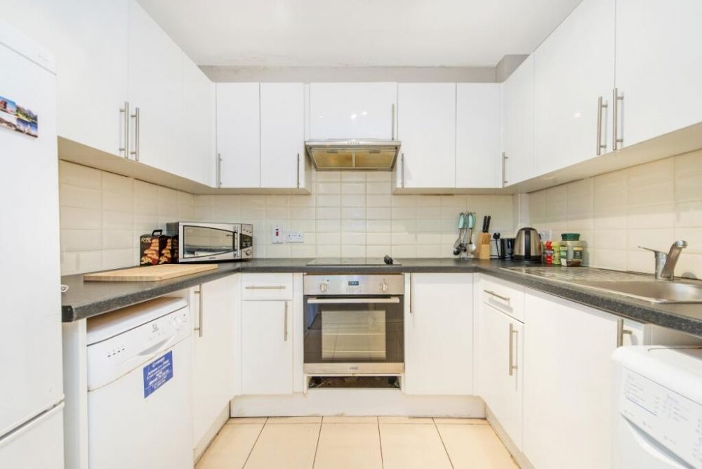 2 bed flat to rent in Boston Place, Marylebone NW1, £2,570 pcm