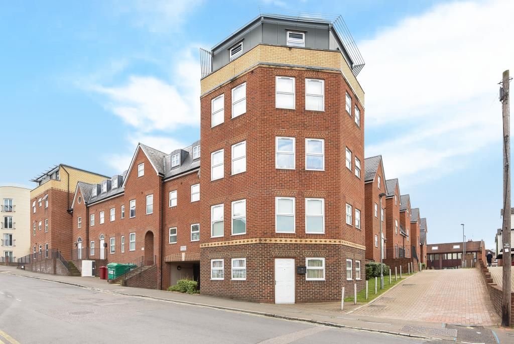 1 bed flat to rent in East View Place, East Street RG1, £1,200 pcm