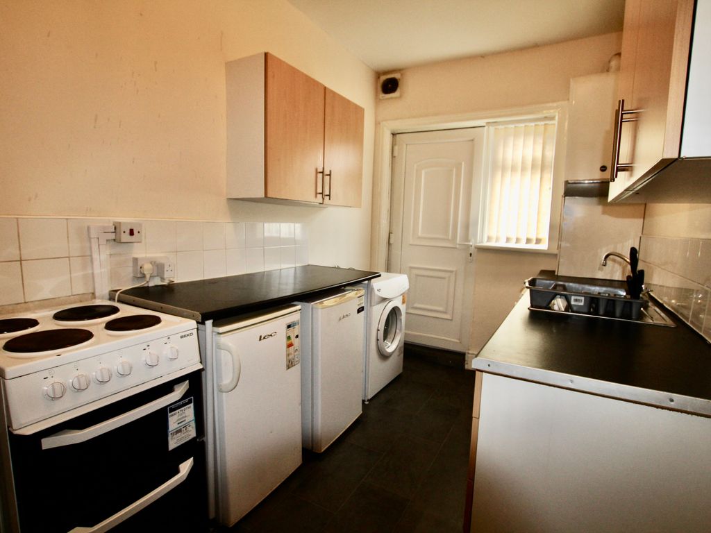 2 bed flat to rent in Benson Road, Byker, Newcastle NE6, £590 pcm